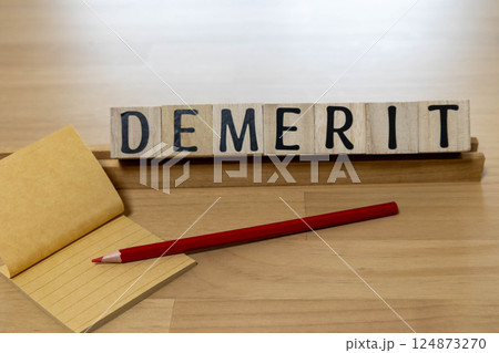 文字ブロック DEMERIT デメリット 赤鉛筆 文字ブロック DEMERIT デメリット 赤鉛筆 124873270
