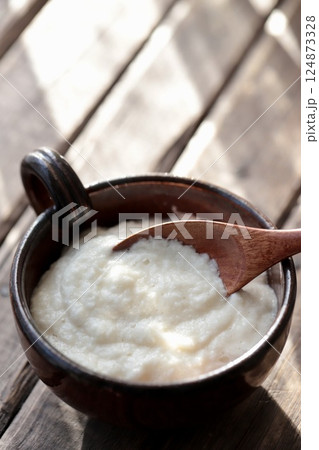 すりおろした山芋　ネバネバのとろろ 124873328