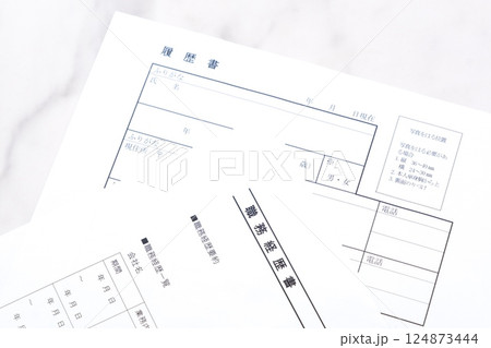 履歴書と職務経歴書は転職に必須の応募書類 124873444
