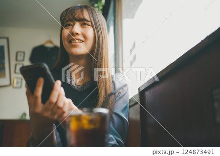coffee shop 124873491