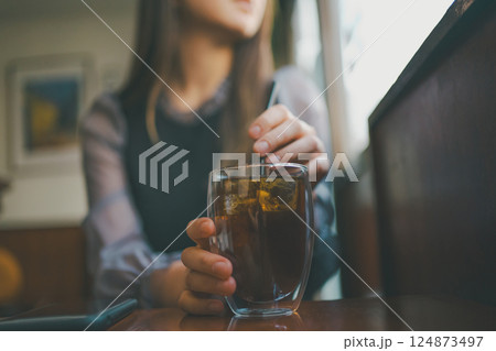 coffee shop 124873497