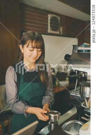 coffee shop 124873516