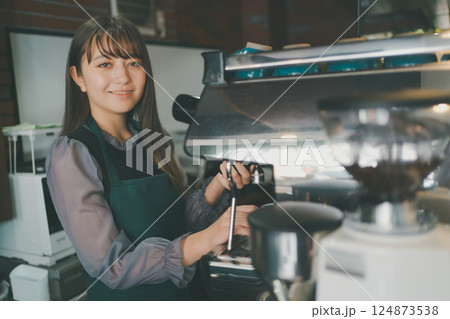 coffee shop 124873538