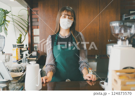 coffee shop 124873570