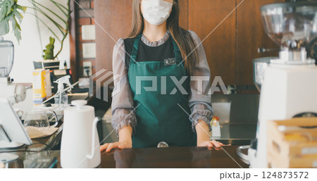 coffee shop 124873572