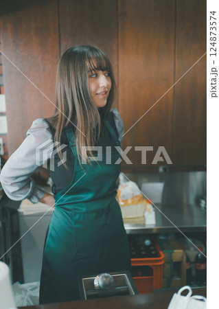 coffee shop 124873574