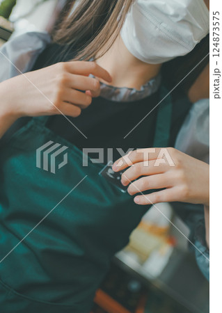 coffee shop 124873575