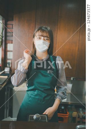 coffee shop 124873577