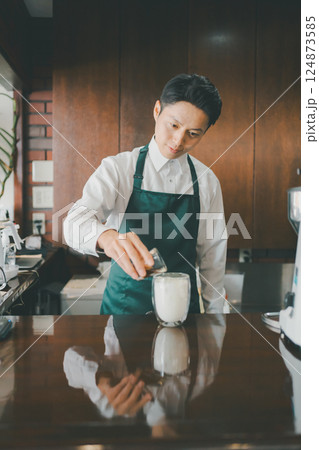 coffee shop 124873585