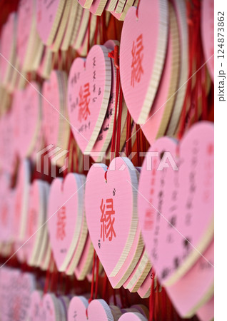 三光稲荷神社のハート型の絵馬(愛知県犬山市) 三光稲荷神社のハート型の絵馬(愛知県犬山市) 124873862