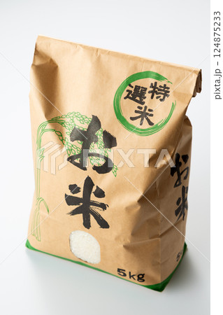 米袋に入ったお米 124875233