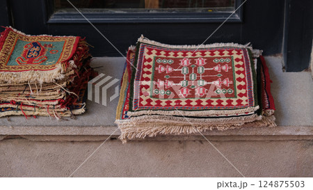 Manufacturing process, weaving of a traditional wool oriental red carpet with an intricate floral pattern, decorative elements 124875503