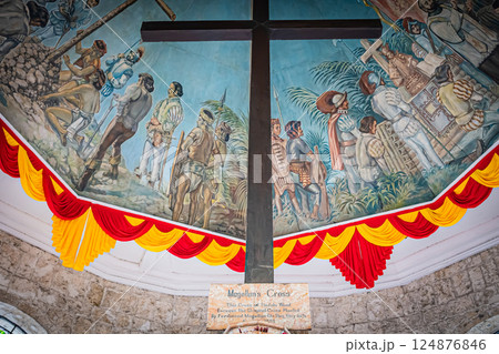 フィリピン　セブ　マゼランクロス 124876846