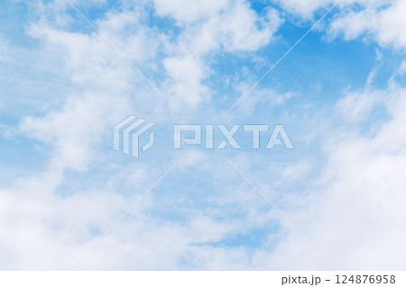 Majestic sunny sky with scattered small clouds 124876958