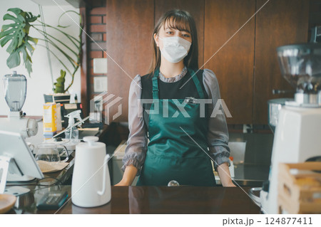 coffee shop 124877411