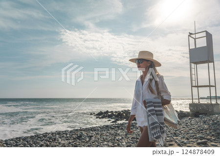 Tourist enjoying summer meditation time by the sea 124878409