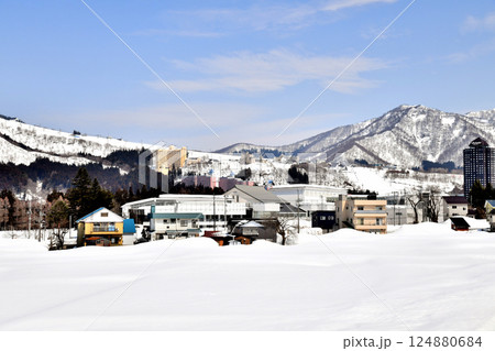 岩原スキー場方面を望む(新潟県湯沢町)【2025.3】 岩原スキー場方面を望む(新潟県湯沢町)【2025.3】 124880684