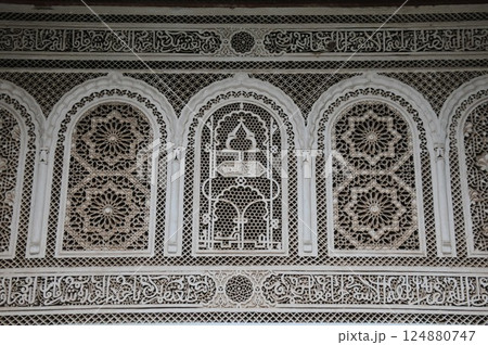 モロッコ、マラケシュ、メディナ、旧市街、バヒア宮殿、化粧漆喰 124880747