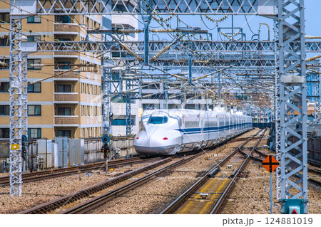 日本の横浜都市景観 インバウンド…新横浜駅前の新幹線や横浜プリンスホテルなどを望む。新時代へ… 日本の横浜都市景観 インバウンド…新横浜駅前の新幹線や横浜プリンスホテルなどを望む。新時代へ… 124881019