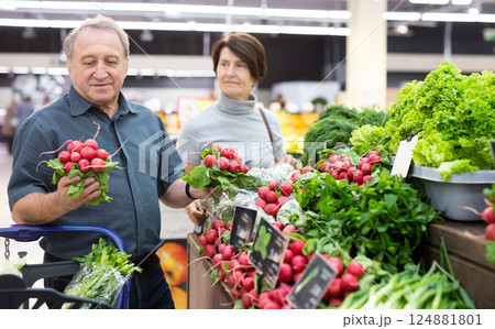 Mature woman and man selecting vegetables in greengrocer 124881801