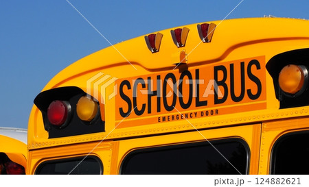アメリカン スクールバス 124882621