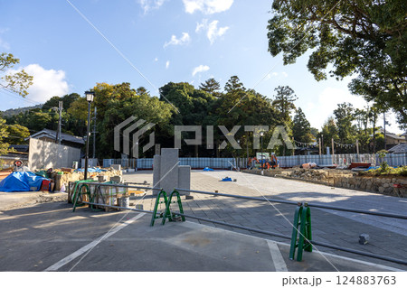 奈良県大神神社／工事中の二の鳥居前（2024年11月撮影） 124883763