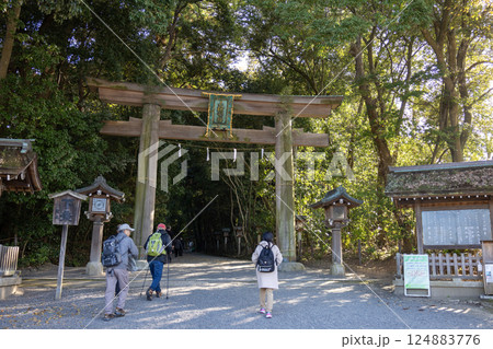 奈良県大神神社／二の鳥居（2024年11月撮影） 124883776