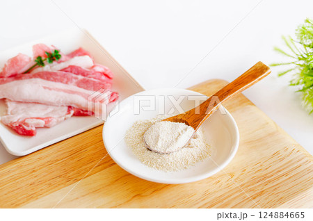 塩麴パウダーと豚肉 124884665
