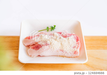 塩麴をかけた豚バラ肉 124884666