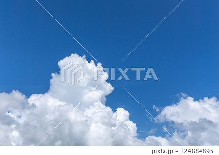 青い空と白い雲 124884895
