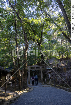 奈良県大神神社/神宝神社(2024年11月撮影) 奈良県大神神社/神宝神社(2024年11月撮影) 124886388