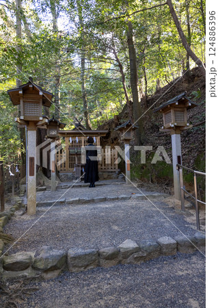奈良県大神神社／神宝神社（2024年11月撮影） 124886396
