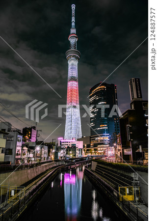 東京スカイツリー「リオ オリンピック・パラリンピック期間中特別ライティング　日本国旗」 124887577
