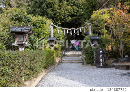 奈良県大神神社/くすり道(2024年11月撮影) 奈良県大神神社/くすり道(2024年11月撮影) 124887732