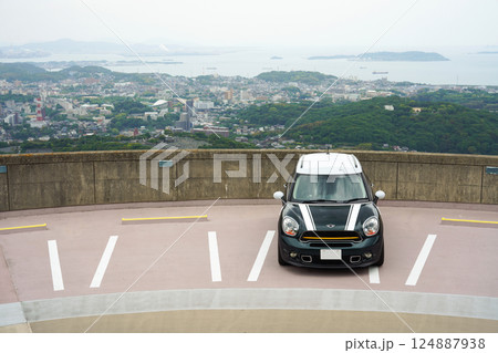 展望台駐車場のミニクロスオーバー 124887938