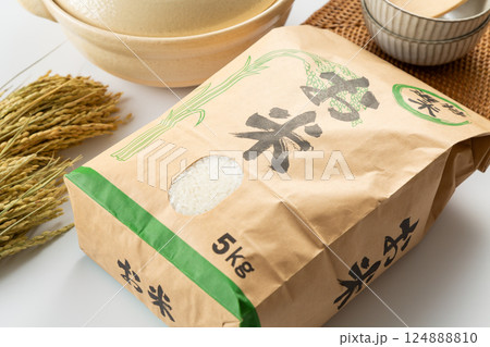 米袋に入ったお米 米袋に入ったお米 124888810