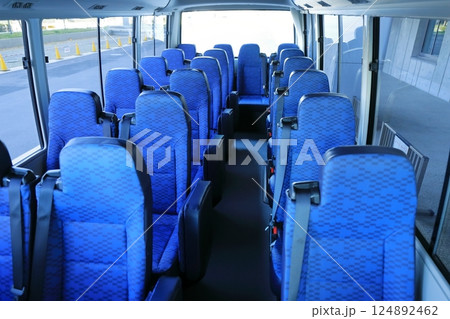 マイクロバスの車内(29人乗り) マイクロバスの車内(29人乗り) 124892462