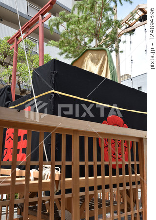 祇園祭　山鉾建て　鯉山(京都市中京区) 124894396