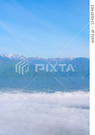 【雲海素材】長峰山から見る初夏の安曇野市の雲海【長野県】 124895465