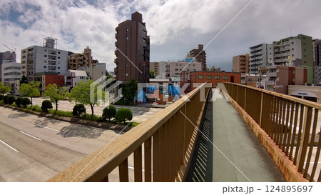 歩道橋 124895697