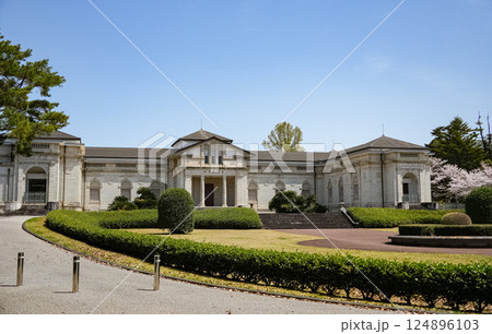 伊勢　神宮徴古館　春 124896103