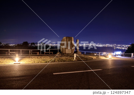 【夜景100選】滋賀県、比叡山ドライブウェイの夢見が丘展望台 124897347