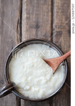 すりおろした山芋　ネバネバのとろろ 124897597