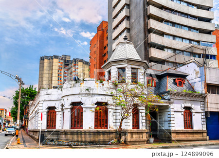 Historic building near Bolivar Park in the center of Medellin, Colombia 124899096