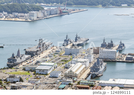 佐世保に駐留する在日アメリカ海軍の艦艇 124899111