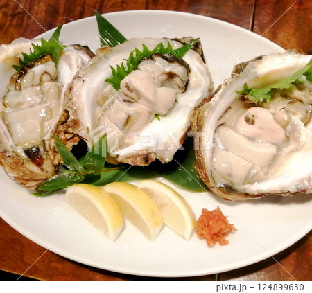 岩牡蠣の刺身 124899630