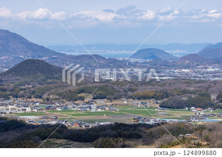 綾川町の風景　、　高山航空公園からの展望　（香川県綾川町） 124899880