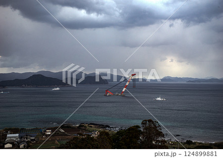 ＜五島の風景＞五島灘のサルベージ船 124899881