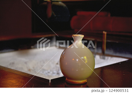 囲炉裏端で一献 124900531