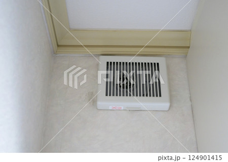 掃除前の換気扇 掃除前の換気扇 124901415